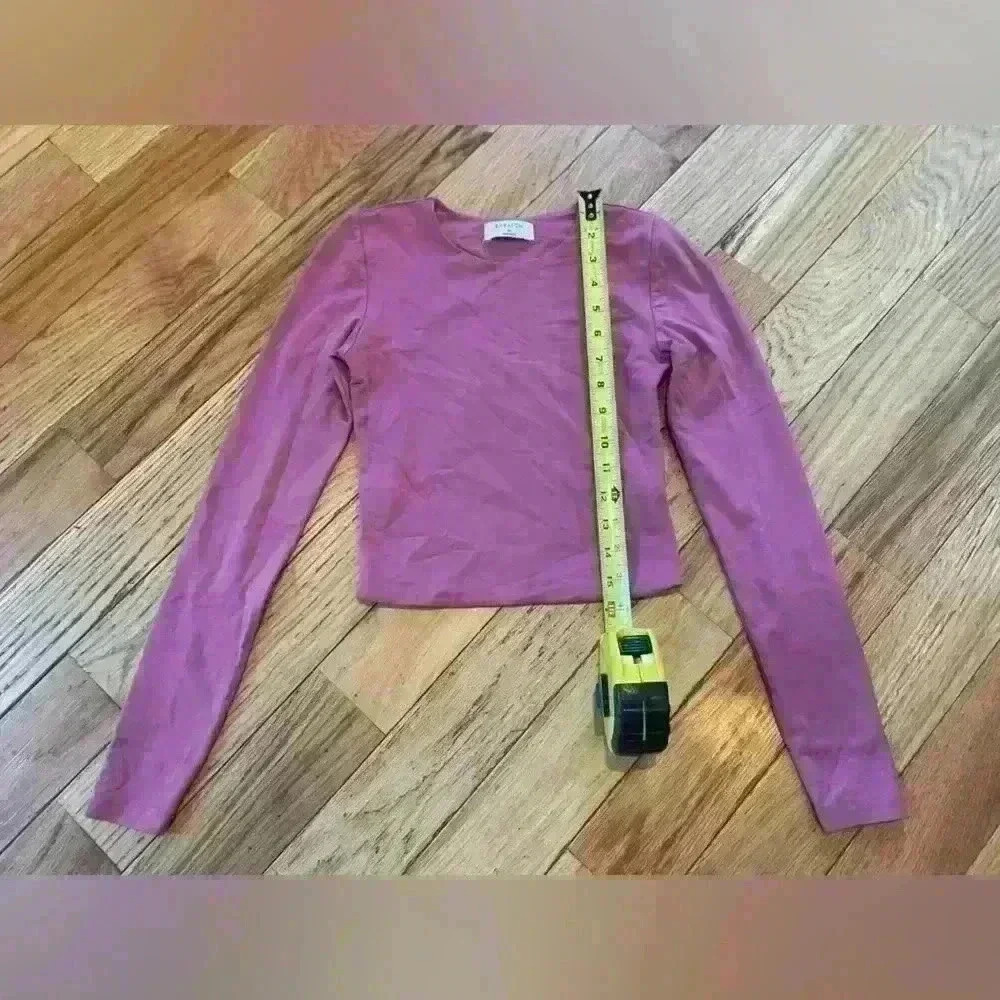Aritzia Babaton Sculpted Long Sleeve Crop Top Minimalist Women’s Size XS Pink - Picture 8 of 9